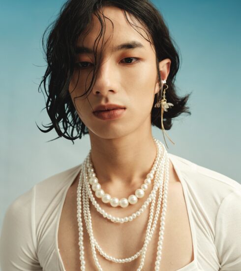 Trend: Perlen und Perlenketten sind wieder in. Neu dabei ist, dass nun auch Männer ganze Stränge um ihren Hals tragen.