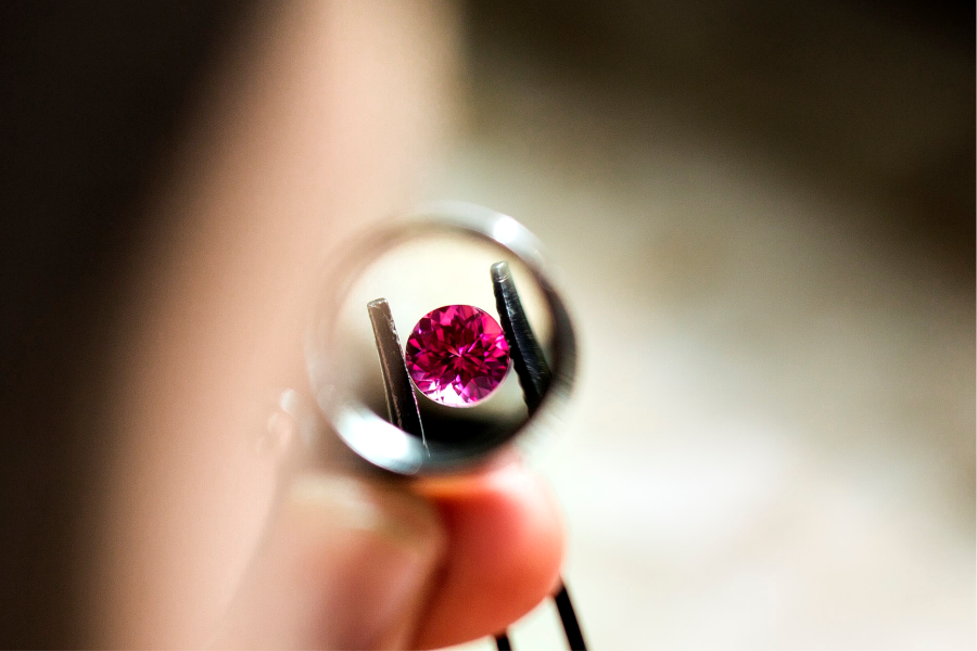 Lupen eines Edelsteins