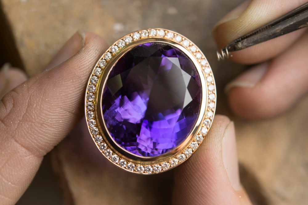 Fassen eines Edelsteins