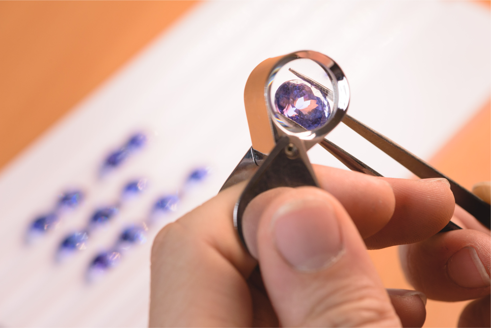 Lupen eines Edelsteins