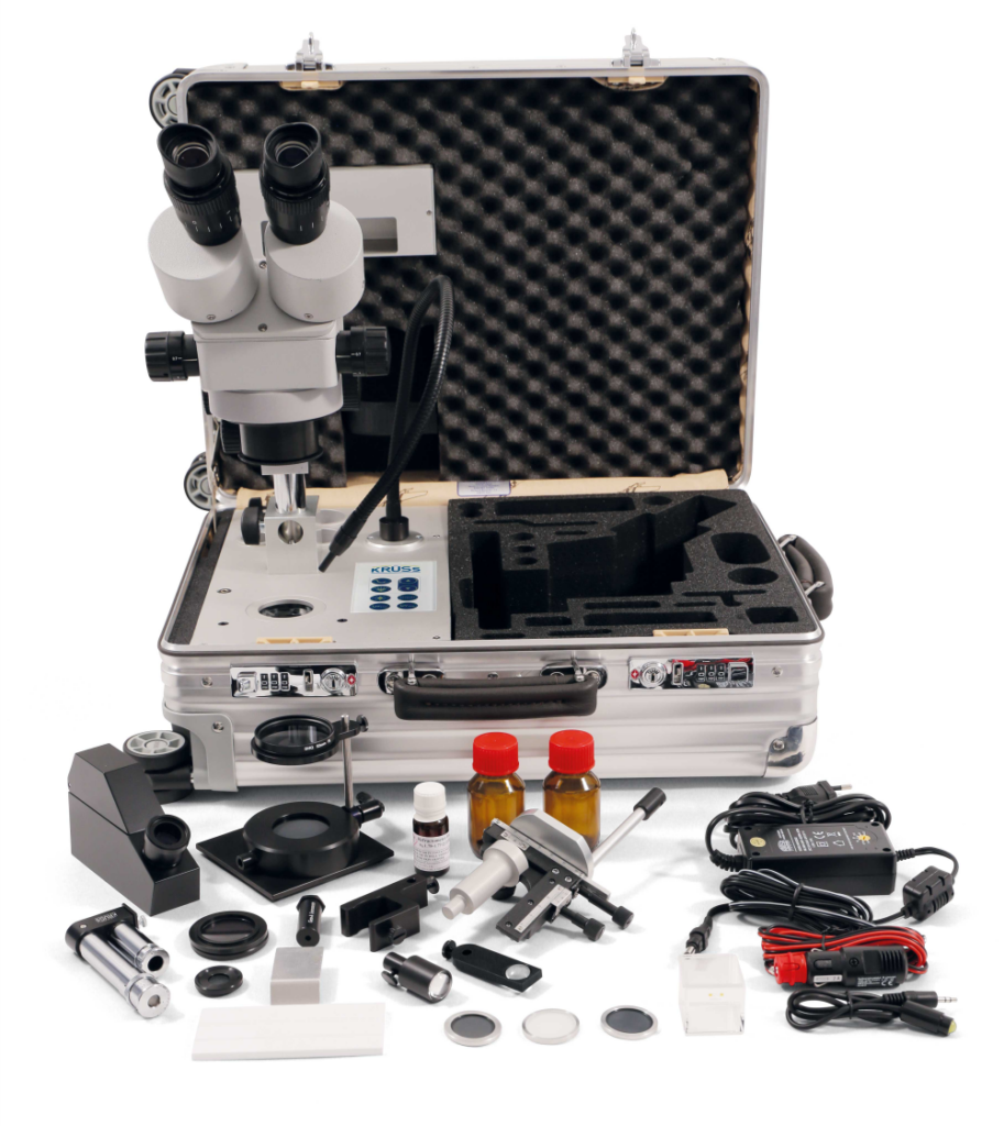 Koffer mit dem mobilen Edelsteinlabor von Krüss