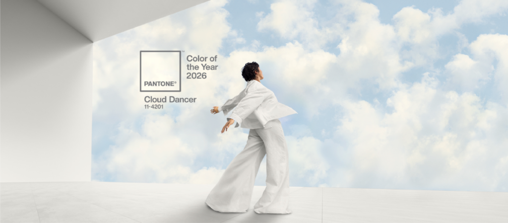Pantone Image Color of the Year 2026 - Frau mit Wolken