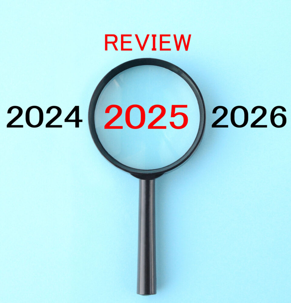 Die zahlen 2024, 2025 und 2026, über der 2025 ist eine Lupe