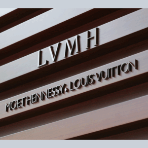 LVMH Schriftzug an Gebäude