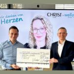 From left: Michael Berghoff (Managing Director/Chief Digital Officer at Christ), Nele Lederer (Head of Corporate Partnerships at wellcome), and Dr. Gunnar Binder (CEO of Christ) at the check presentation